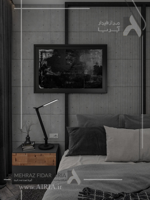 عکس نزدیک از تخت خواب و میز کنار آن در طراحی دکوراسیون داخلی اتاق خواب پسرانه در ویلای محلی لواسان