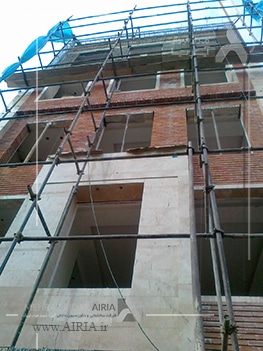 نمای ساختمان معمولاً در زمان بازسازی ساختمان، بازسازی می شود.